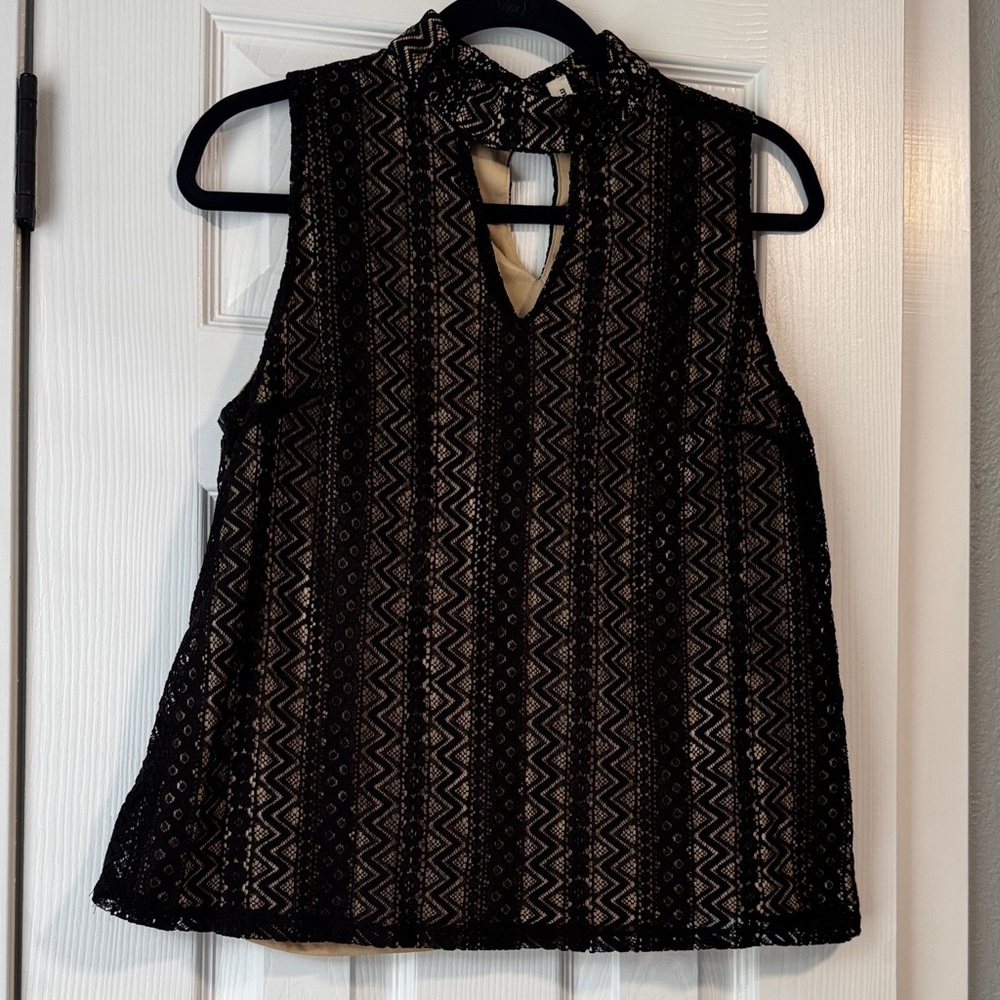 Chic Black and Cream Patterned Sleeveless Blouse